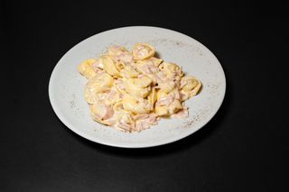 Tortelloni panna & prosciutto 