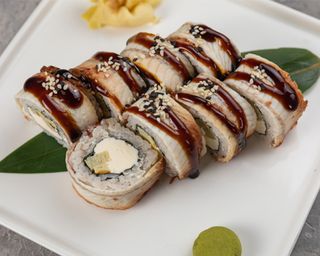 Філадельфія з вугром і омлетом тамаго безлактозний