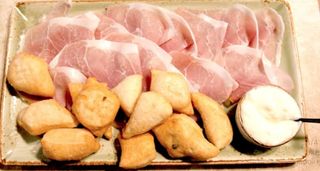 Coccoli, prosciutto di Parma e stracchino