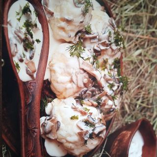 Галушки з м'ясом та фірмовим соусом (5шт 380г)