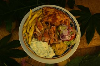 Piatto con gyros di pollo