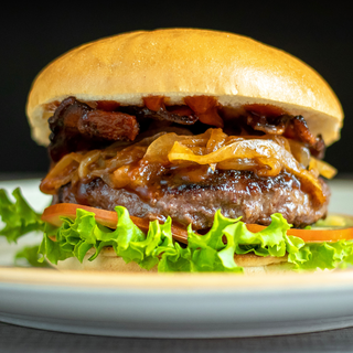 Hamburguesa Al Grill Con Papas Fritas