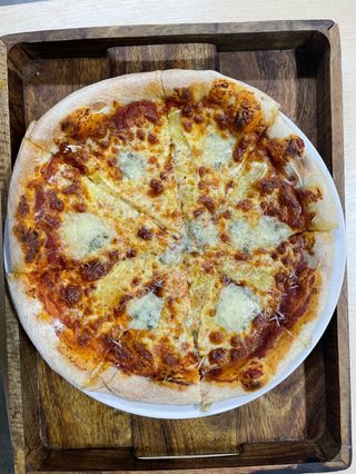 Pizza Quattro formaggi