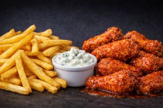 Buffalo wings Louisiana 12szt+frytki belgijskie z sosem autorskim