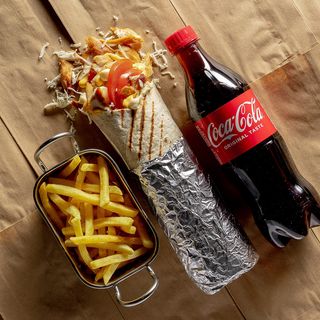 Комбо з маминою шаурмою з курочкою та сирним соусом