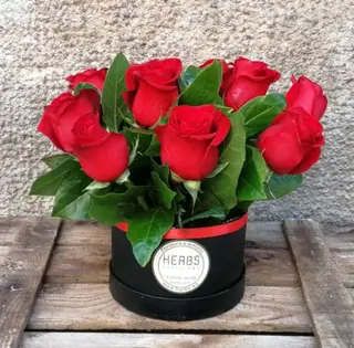 Sombrerera 8 Rosas Rojas