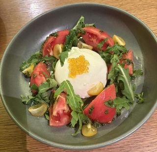 Салата бурата с розов домат