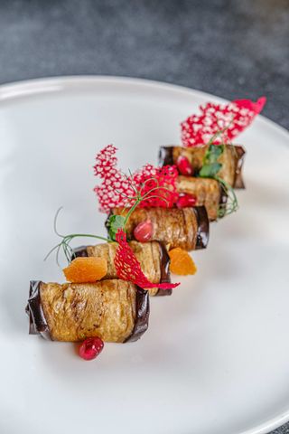 ბადრიჯნის ხვეულები ნიგვზის პასტით