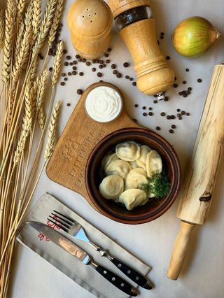 Пельмені зі свининою (200/50/30г)