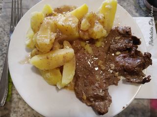 Iscas de Porco de Cebolada