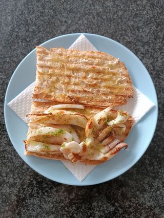 1/2 Bocadillo Caliente De Sepia