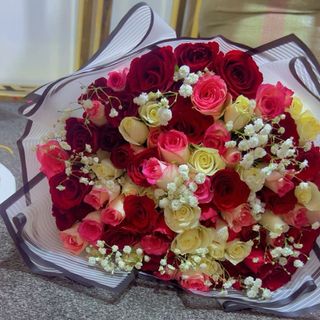 Red And White Handbouquet of 5 batches of 20stems