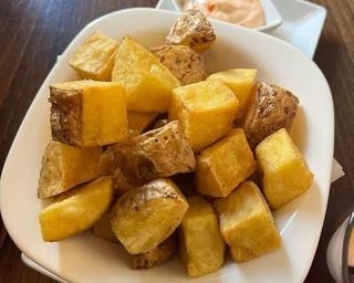 Patatas bravas de la casa