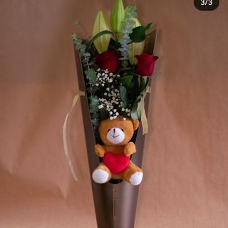 Box sa ružama, ljiljanom i plišanim medom