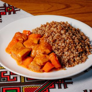 Gulyash with buckwheat