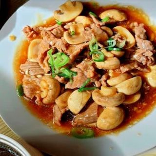 Ternera salteado Con Champiñones