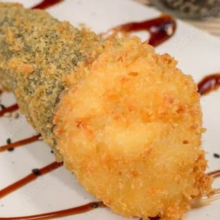 Temaki Salmão Frito com Molho Teriyaki e Cebolinho