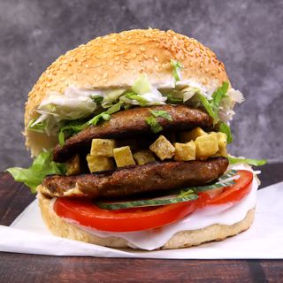 Двоен телешки бургер