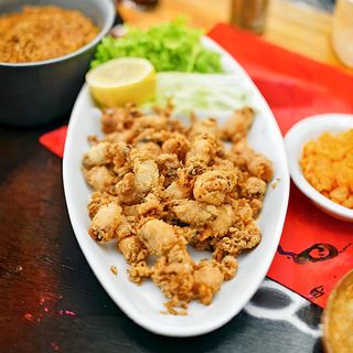 Chopitos fritos con pimientos de padrón