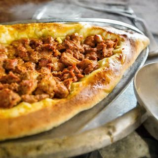 Pastrmajlija sa jagnjetinom