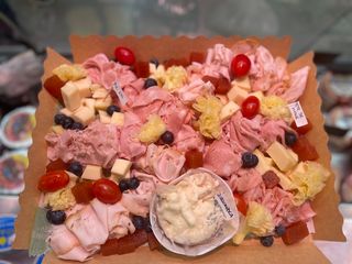 Caja regalo , cena o picoteo 2/4 personas personalizada