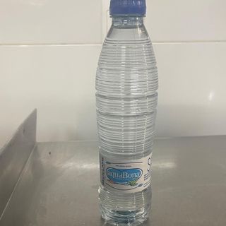 Botella de agua pequeña