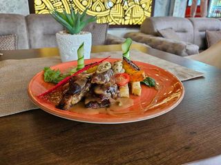 Крехки телешки бузи с картофено пюре с трюфел и сос демиглас