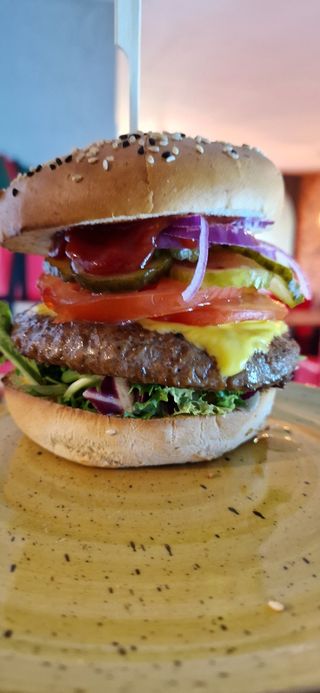 Chesse Burger (zestaw z frytkami)
