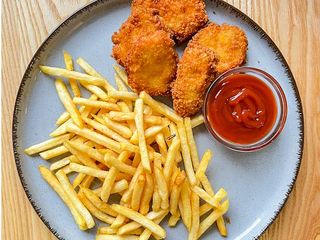 Nuggetsy z frytkami (250/50g)