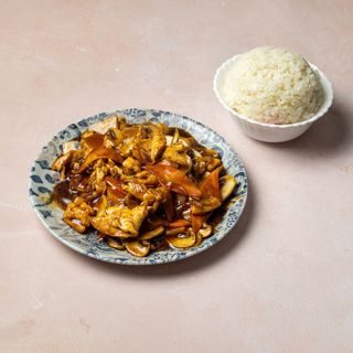 Piletina sa povrćem, šampinjonima i pirinač 蘑菇鸡片饭