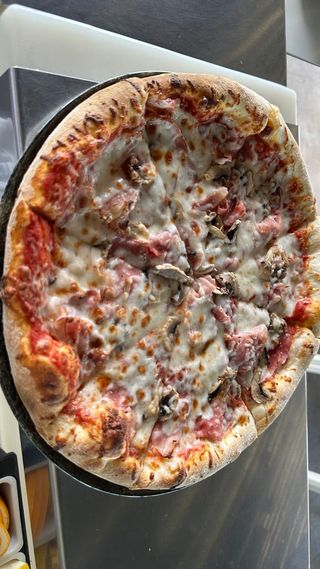 Pizza Prosciutto e funghi