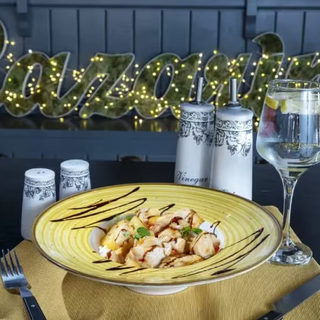 Piept de pui cu ananas pe pat de orez