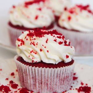 წითელი ხავერდის ქაფქეიქი ალუბლით