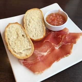 Bocadillo de Jamón Ibérico con Tumaca