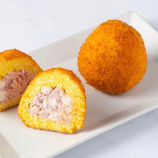 Arancina prosciutto e mozzarella