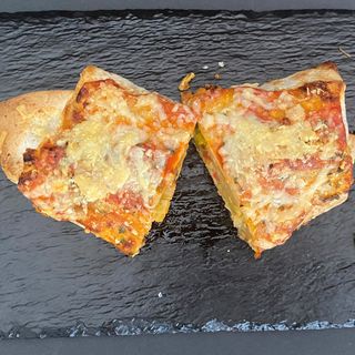 Capricho de Dios de pollo,  bacón y mozzarella. (150 grs.)