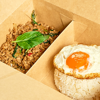 Pad Kra Prao e Arroz