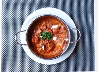 Мадрас с пилешко филе +гарнитура+ Coca-Cola Original Taste