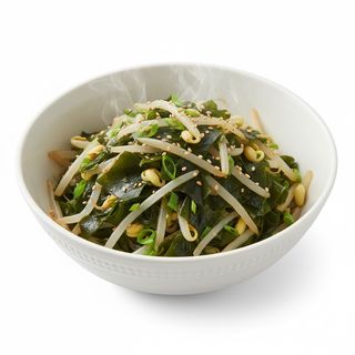 Alghe saltate con germogli di soia