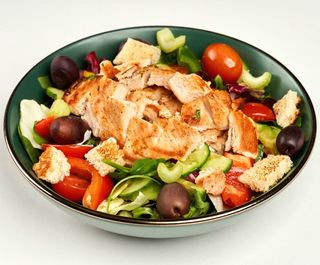 Salată cu piept de pui