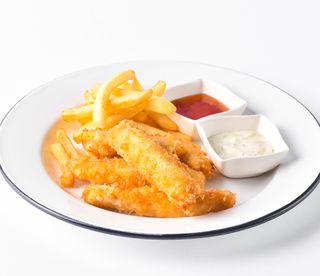 Куриные стрипсы с картофелем фри