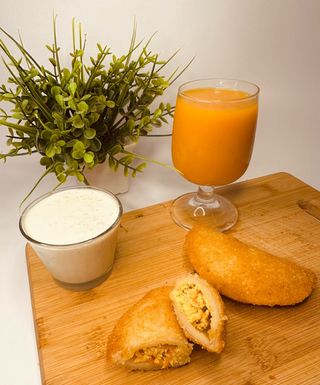 4 Rissóis, 1 Coca-Cola 330ml