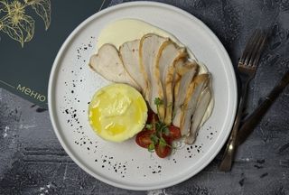 Стейк курячий з картопляним пюре