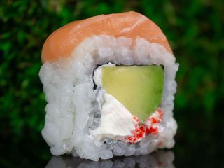 Philadelphia light z łososiem i awokado 8 szt.