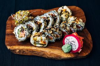 Tempura Salmon Roll 12szt