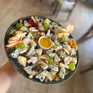 Platou de brânzeturi