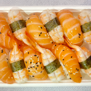 03 - Nigiri Salmão e Gambas  (12 peças)