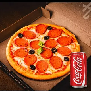 Pizza Pepperoni avec Canette Coca Cola
