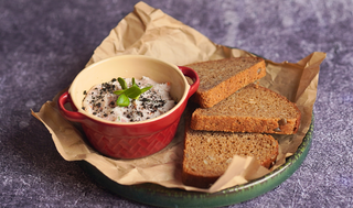 Пряна намазанка з сала