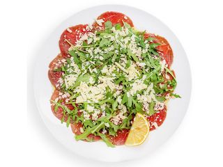 Карпачо з телятини з руколою та пармезаном (190/40g)